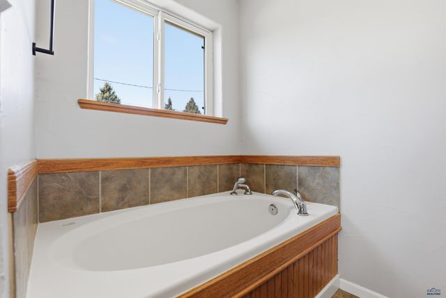 1929 HILLSVIEW DR, Rapid City, SD 57702