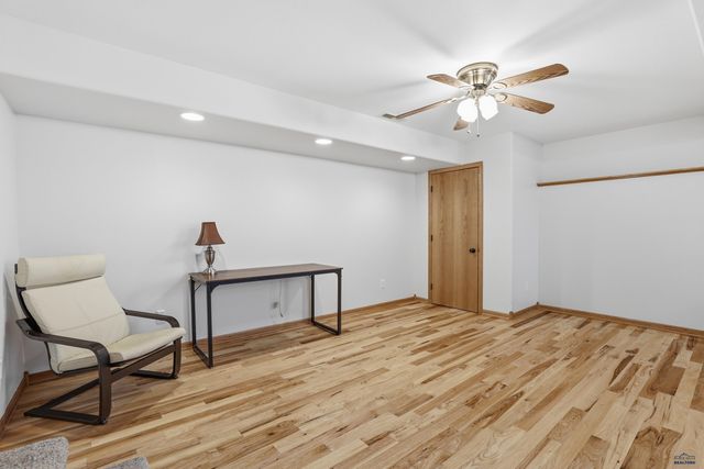 1929 HILLSVIEW DR, Rapid City, SD 57702