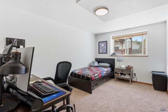 1929 HILLSVIEW DR, Rapid City, SD 57702