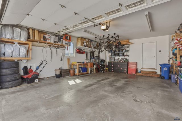 1929 HILLSVIEW DR, Rapid City, SD 57702