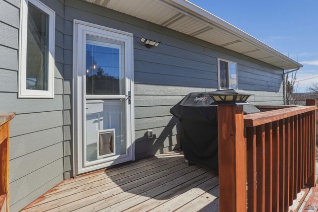 1929 HILLSVIEW DR, Rapid City, SD 57702