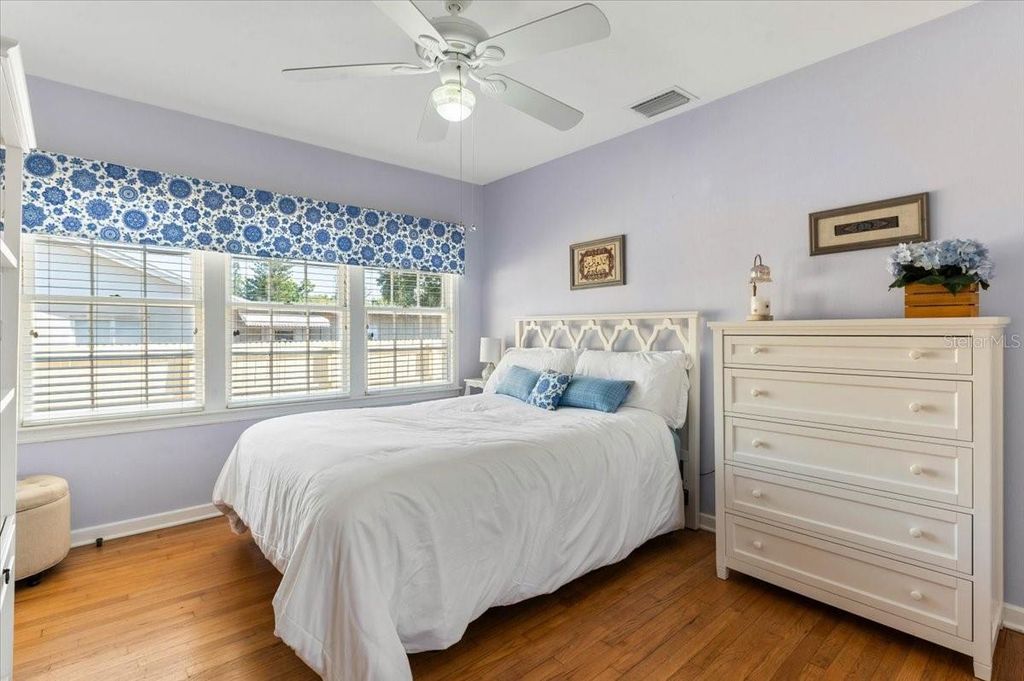 Image 12 of property listing at 2514 15TH AVENUE W, Bradenton, FL 34205