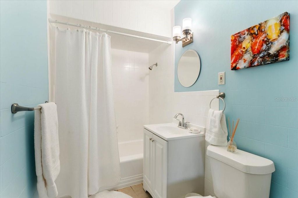 Image 20 of property listing at 2514 15TH AVENUE W, Bradenton, FL 34205