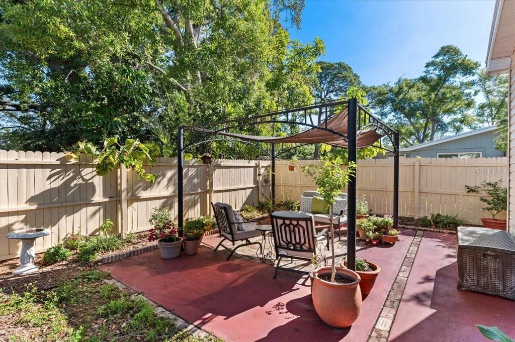 Image 23 of property listing at 2514 15TH AVENUE W, Bradenton, FL 34205