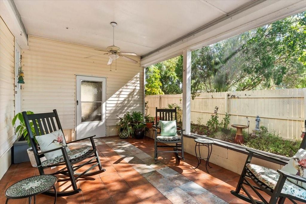 Image 25 of property listing at 2514 15TH AVENUE W, Bradenton, FL 34205