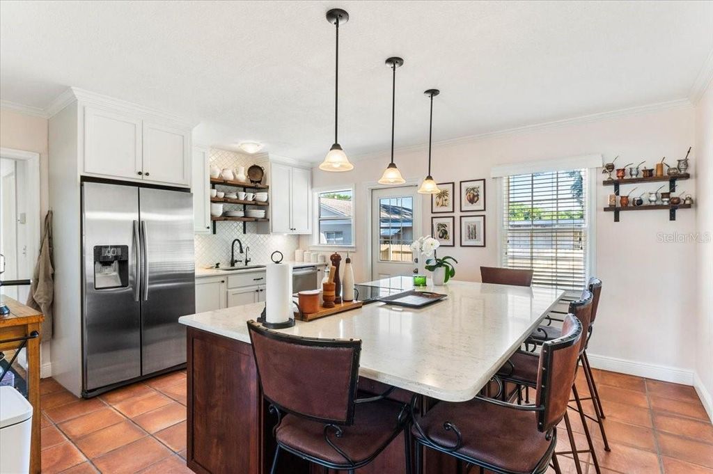 Image 5 of property listing at 2514 15TH AVENUE W, Bradenton, FL 34205