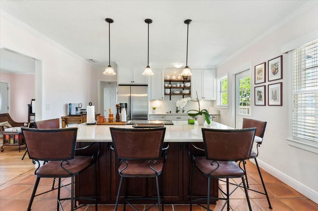 Image 6 of property listing at 2514 15TH AVENUE W, Bradenton, FL 34205