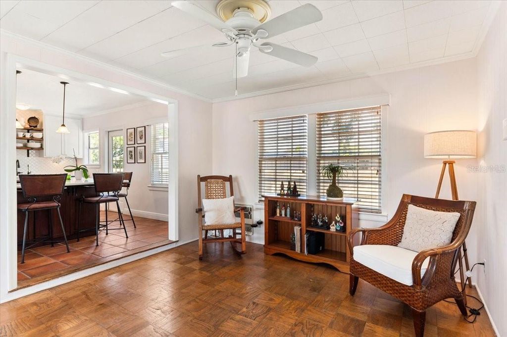 Image 9 of property listing at 2514 15TH AVENUE W, Bradenton, FL 34205