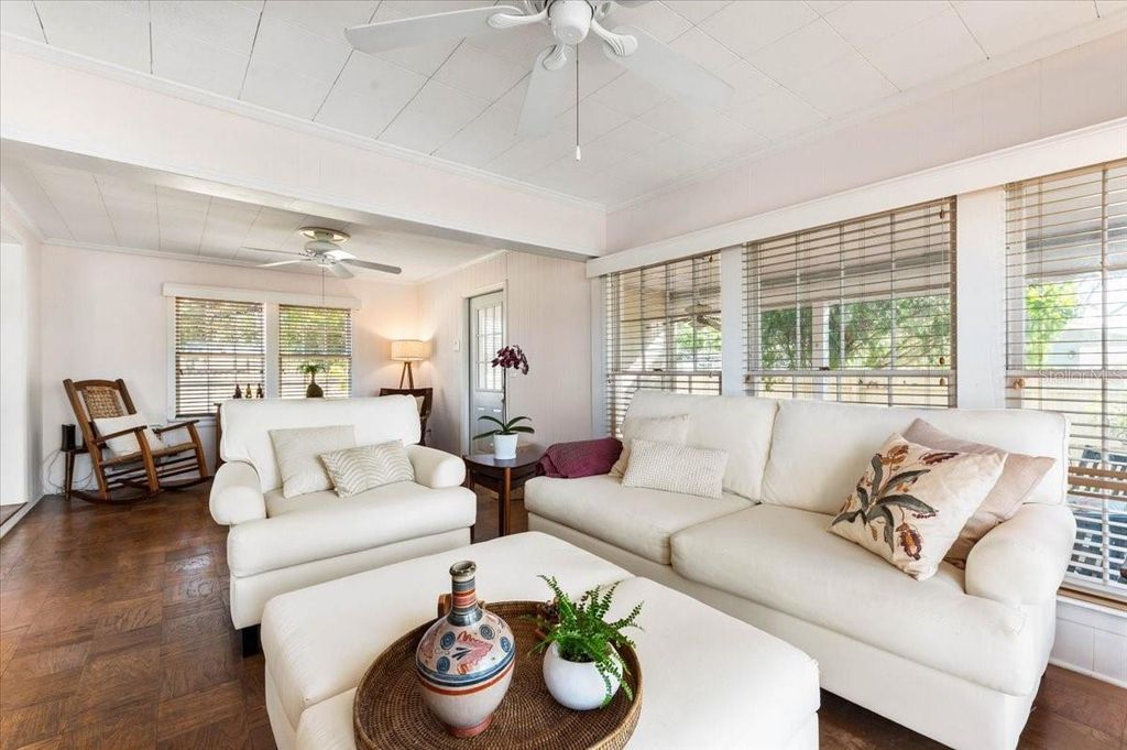 Image 10 of property listing at 2514 15TH AVENUE W, Bradenton, FL 34205