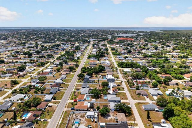 881 RIVIERA LANE NW, Port Charlotte, FL 33948