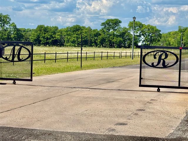 12 Monarch Drive, Denison, TX 75020