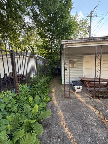 6348 S Rhodes Avenue, Chicago, IL 60637