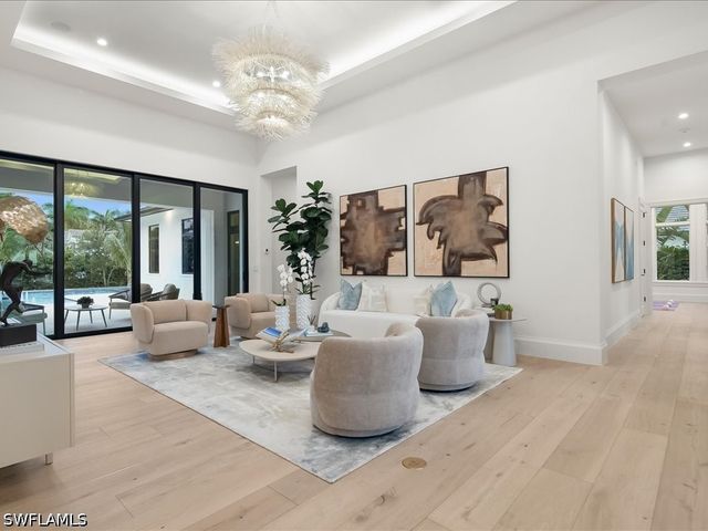 500 Ridge DR, Naples, FL 34108
