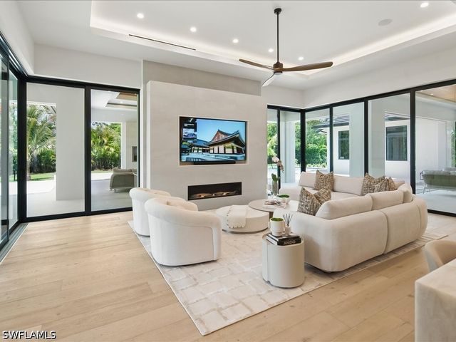 500 Ridge DR, Naples, FL 34108