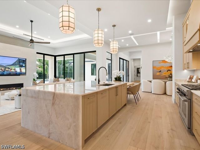 500 Ridge DR, Naples, FL 34108