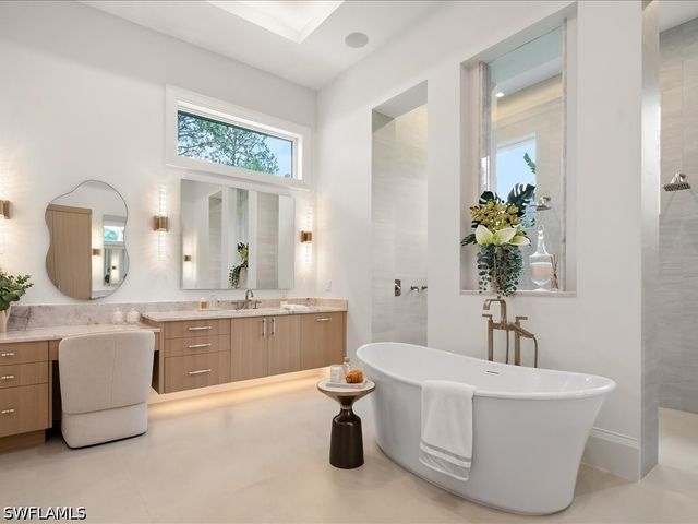 500 Ridge DR, Naples, FL 34108