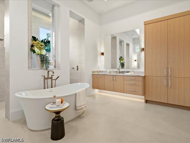 500 Ridge DR, Naples, FL 34108