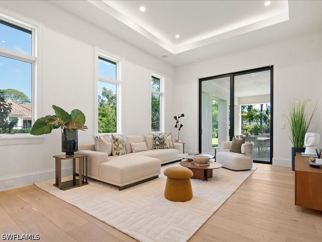 500 Ridge DR, Naples, FL 34108
