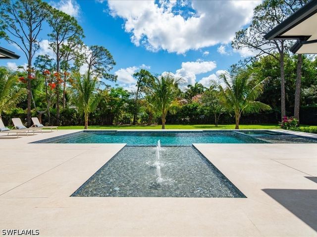 500 Ridge DR, Naples, FL 34108