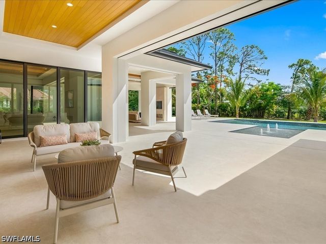 500 Ridge DR, Naples, FL 34108
