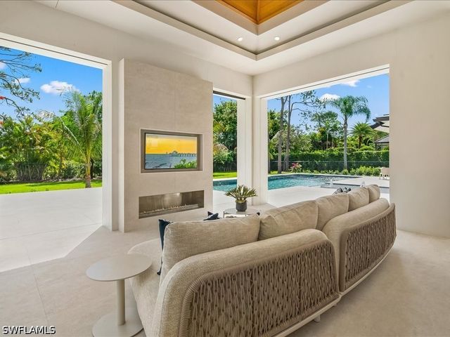 500 Ridge DR, Naples, FL 34108