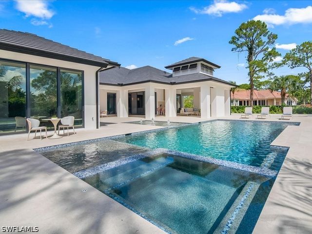 500 Ridge DR, Naples, FL 34108