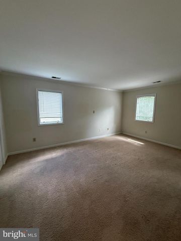 10 CANDLELIGHT CT, Rockville, MD 20854