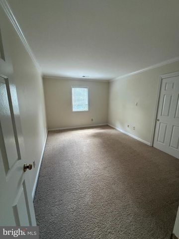 10 CANDLELIGHT CT, Rockville, MD 20854