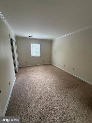 10 CANDLELIGHT CT, Rockville, MD 20854