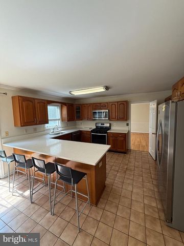 10 CANDLELIGHT CT, Rockville, MD 20854