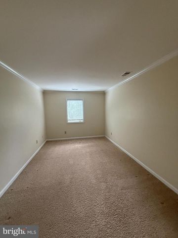 10 CANDLELIGHT CT, Rockville, MD 20854