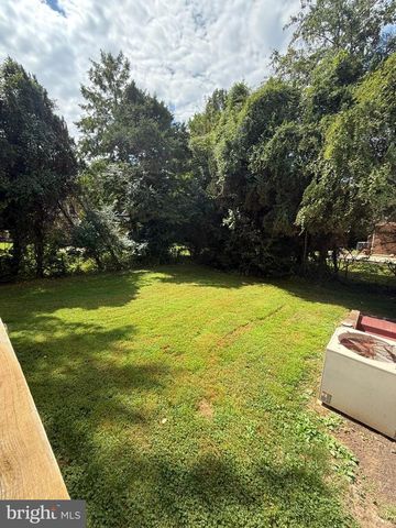 10 CANDLELIGHT CT, Rockville, MD 20854