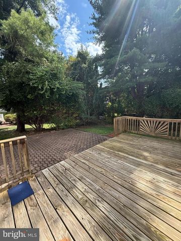 10 CANDLELIGHT CT, Rockville, MD 20854