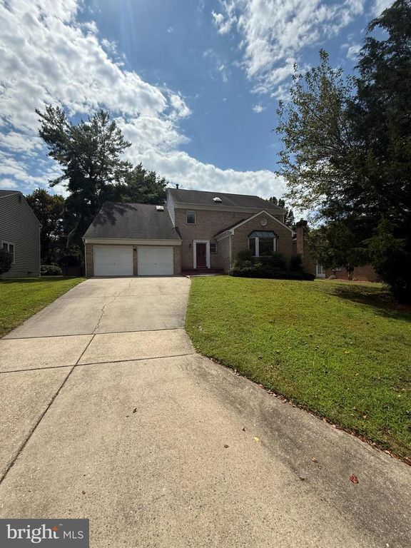 10 CANDLELIGHT CT, Rockville, MD 20854