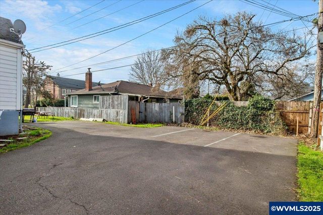 925 14th St NE, Salem, OR 97301