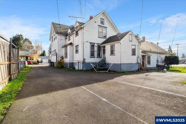 925 14th St NE, Salem, OR 97301