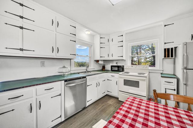 6303 Coopers Mountain RD, Martinsville, VA 24112