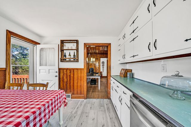 6303 Coopers Mountain RD, Martinsville, VA 24112