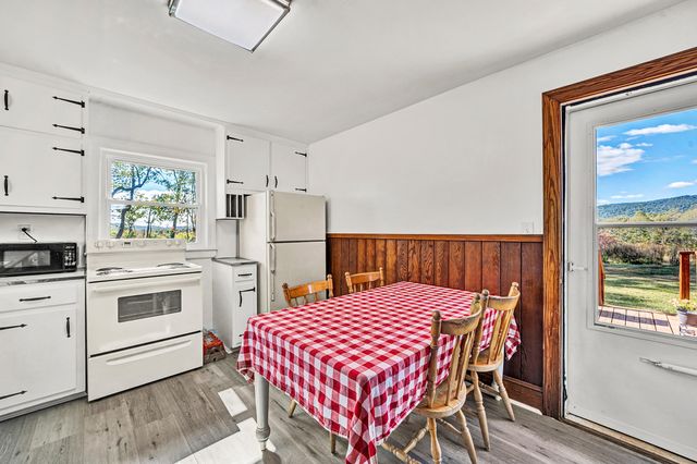 6303 Coopers Mountain RD, Martinsville, VA 24112