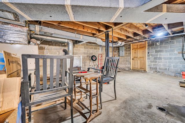 6303 Coopers Mountain RD, Martinsville, VA 24112