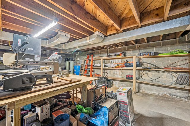 6303 Coopers Mountain RD, Martinsville, VA 24112