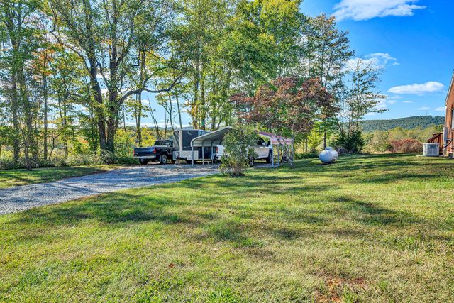 6303 Coopers Mountain RD, Martinsville, VA 24112