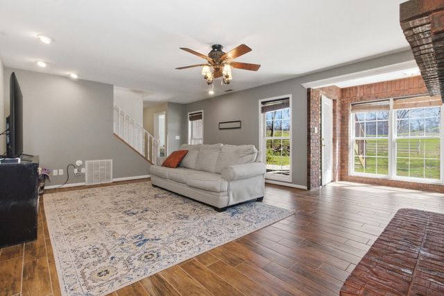 8980 Private Road 9689, West Plains, MO 65775