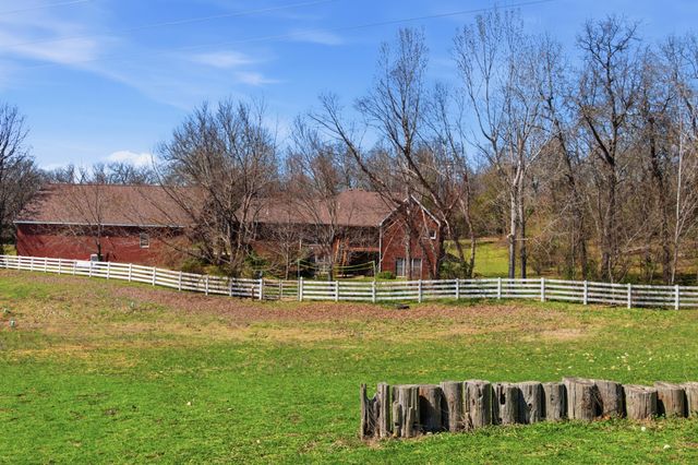 8980 Private Road 9689, West Plains, MO 65775