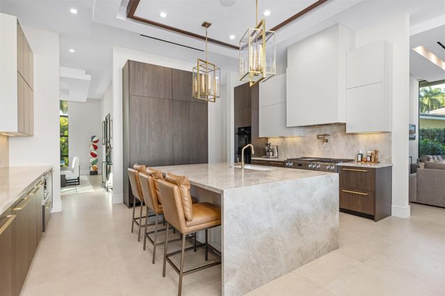 100 Royal Palm Drive, Fort Lauderdale, FL 33301