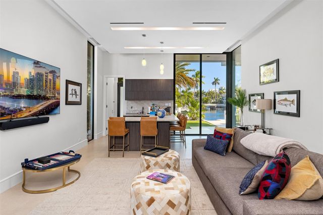 100 Royal Palm Drive, Fort Lauderdale, FL 33301