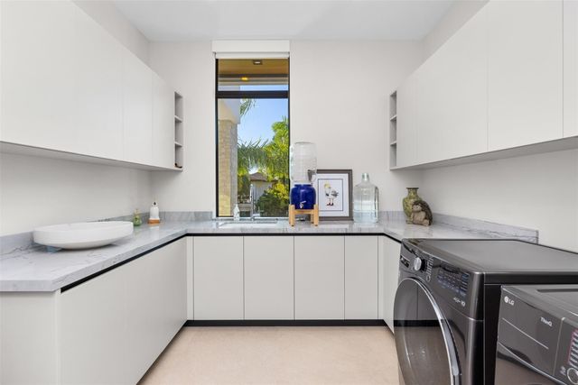 100 Royal Palm Drive, Fort Lauderdale, FL 33301