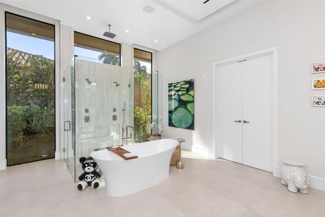 100 Royal Palm Drive, Fort Lauderdale, FL 33301