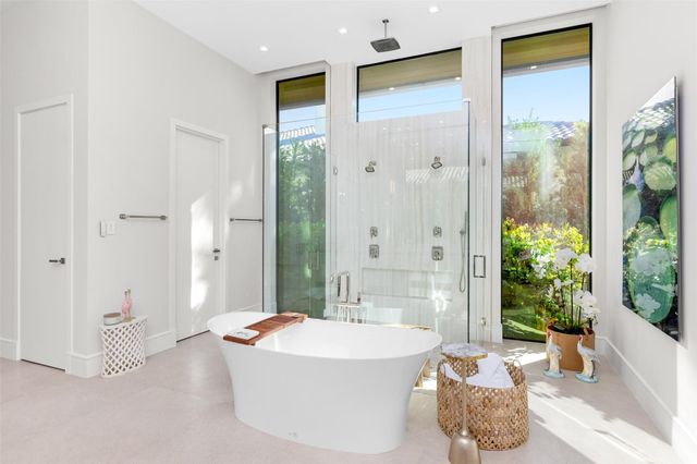 100 Royal Palm Drive, Fort Lauderdale, FL 33301