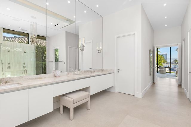 100 Royal Palm Drive, Fort Lauderdale, FL 33301